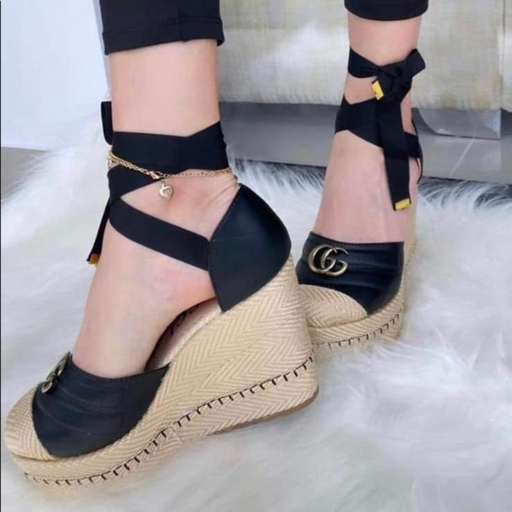 Beautiful black platform women shoes